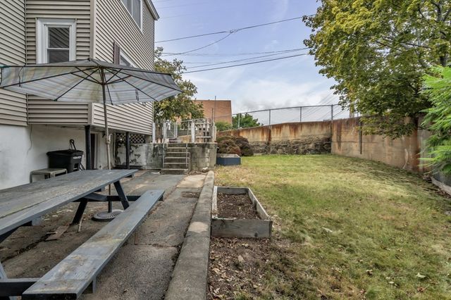3 Cleveland St, Salem, MA 01970