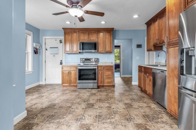 3 Cleveland St, Salem, MA 01970