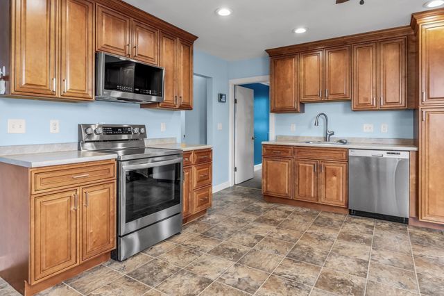 3 Cleveland St, Salem, MA 01970