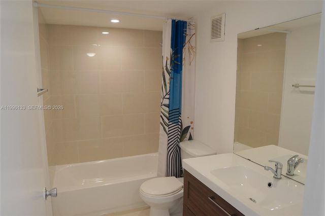 10865 SW 112th Ave 203, Miami, FL 33176