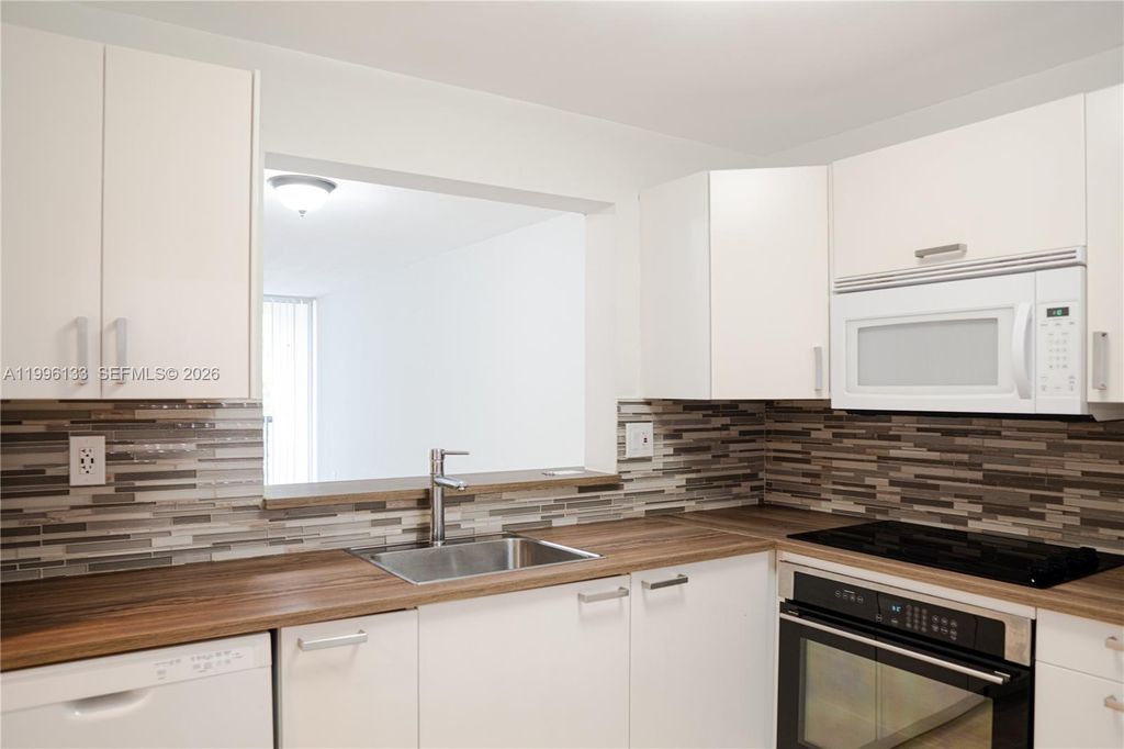 10865 SW 112th Ave 203, Miami, FL 33176