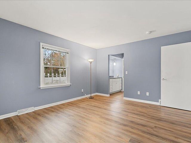 5375 S Allenwood LANE, Hales Corners, WI 53130