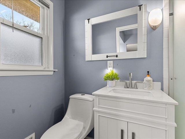 5375 S Allenwood LANE, Hales Corners, WI 53130