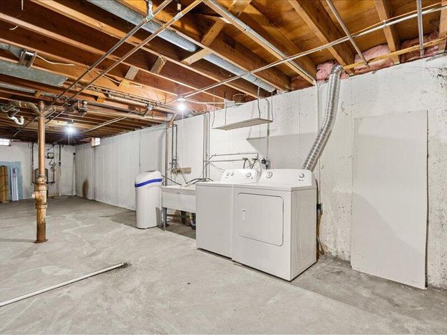 5375 S Allenwood LANE, Hales Corners, WI 53130