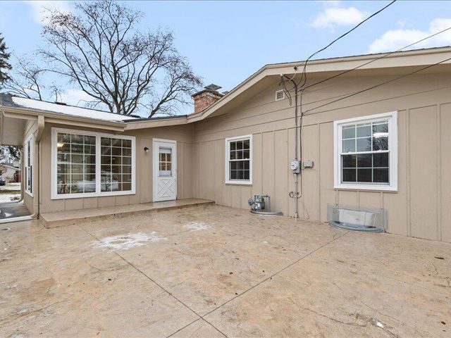 5375 S Allenwood LANE, Hales Corners, WI 53130