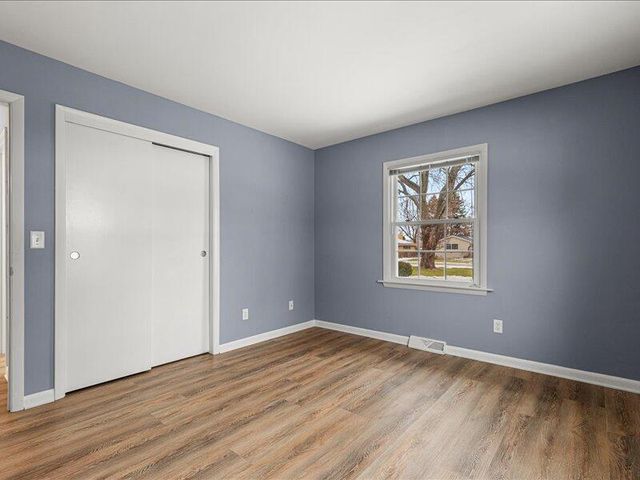 5375 S Allenwood LANE, Hales Corners, WI 53130