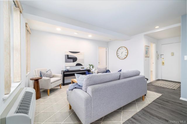 2 Richmond Road 4A, Lido Beach, NY 11561