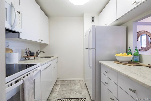 2 Richmond Road 4A, Lido Beach, NY 11561