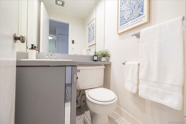 2 Richmond Road 4A, Lido Beach, NY 11561