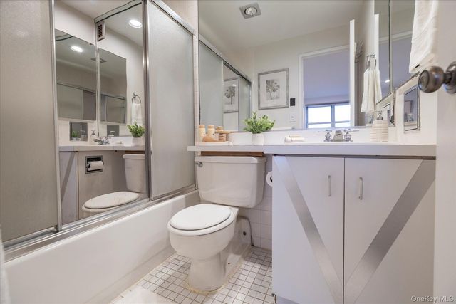 2 Richmond Road 4A, Lido Beach, NY 11561