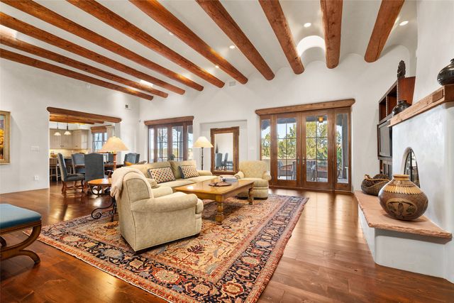 7 Calle Venado, Santa Fe, NM 87506