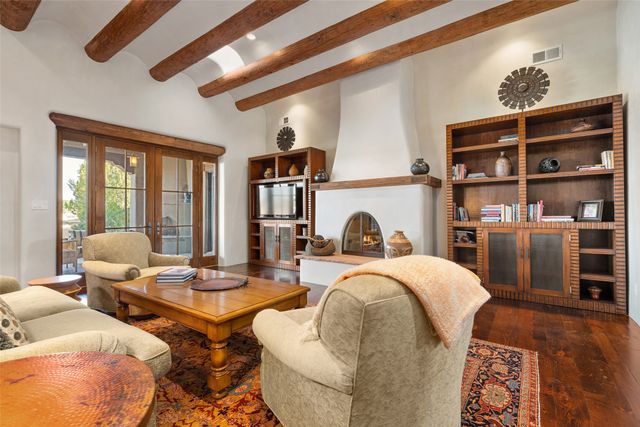 7 Calle Venado, Santa Fe, NM 87506