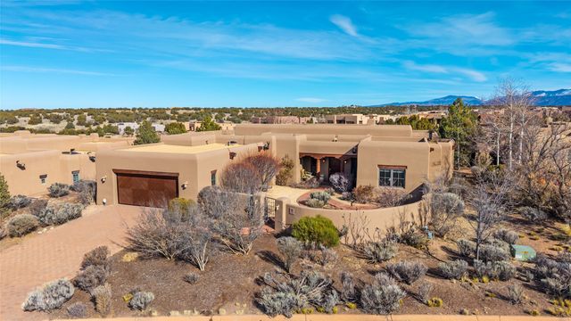 7 Calle Venado, Santa Fe, NM 87506