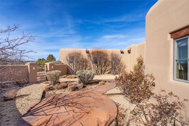 7 Calle Venado, Santa Fe, NM 87506