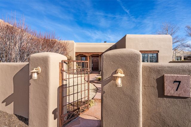 7 Calle Venado, Santa Fe, NM 87506
