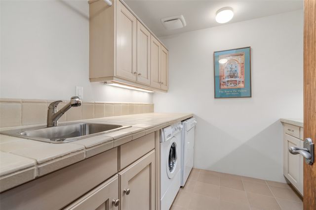 7 Calle Venado, Santa Fe, NM 87506