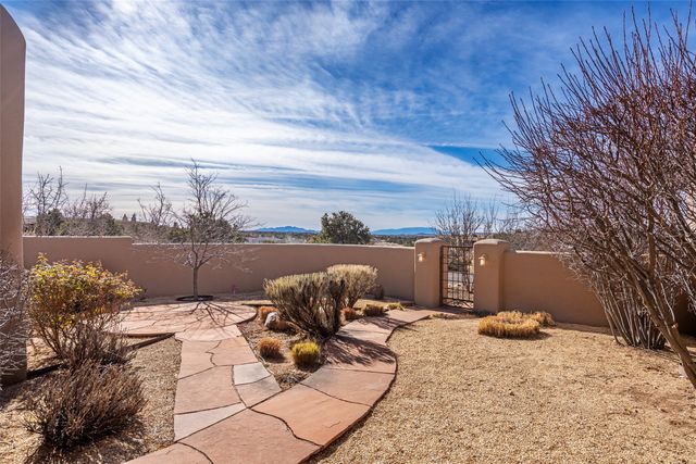 7 Calle Venado, Santa Fe, NM 87506