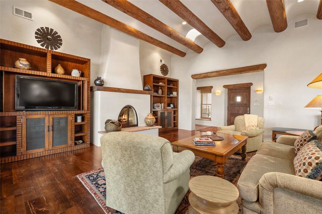 7 Calle Venado, Santa Fe, NM 87506