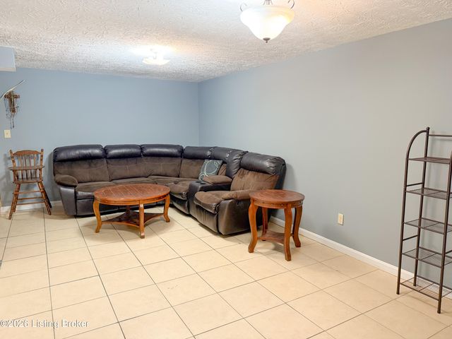 506 Alexander Dr, Leitchfield, KY 42754