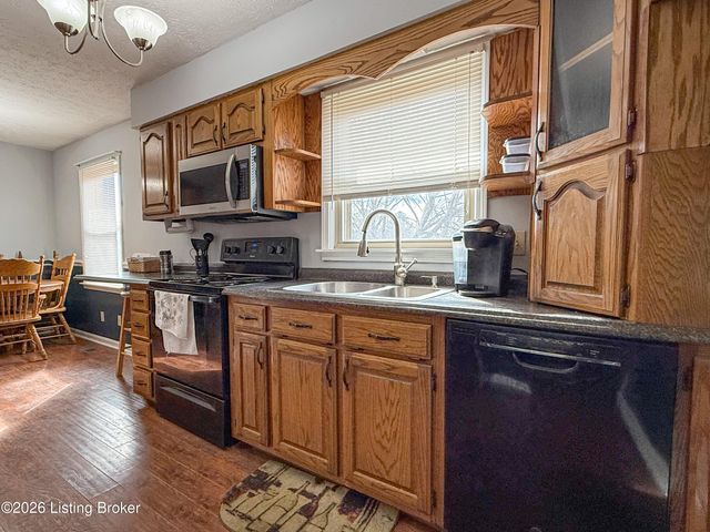 506 Alexander Dr, Leitchfield, KY 42754