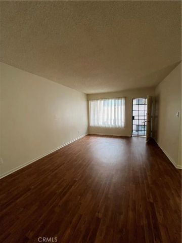 535 E Hazel 6, Inglewood, CA 90302