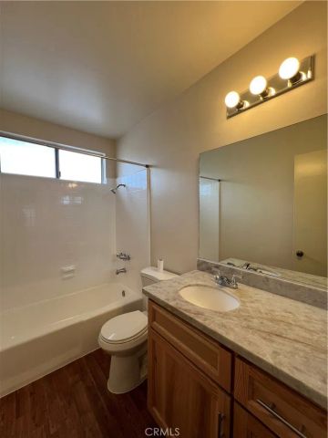 535 E Hazel 6, Inglewood, CA 90302