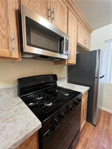 535 E Hazel 6, Inglewood, CA 90302