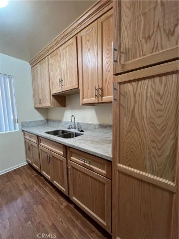 535 E Hazel 6, Inglewood, CA 90302