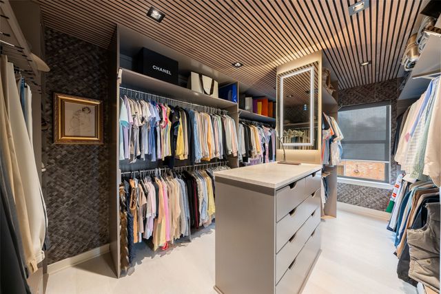 16037 Chalfont Circle, Dallas, TX 75248