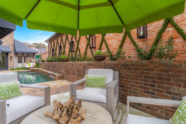 16037 Chalfont Circle, Dallas, TX 75248