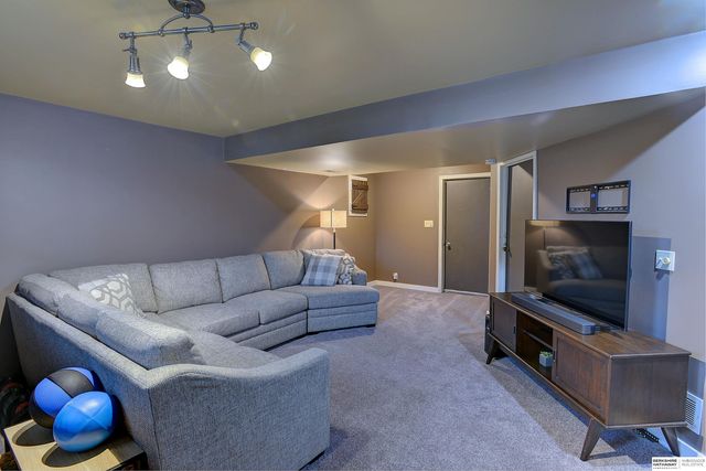 6310 N 108th Avenue Circle, Omaha, NE 68164