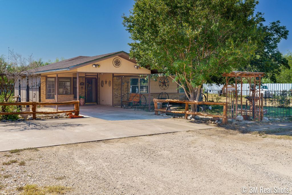 Image 2 of property listing at 349 W 34th Street, San Angelo, TX 76903