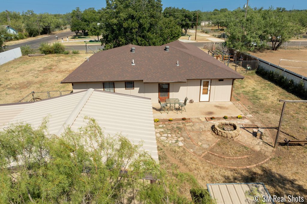 Image 32 of property listing at 349 W 34th Street, San Angelo, TX 76903