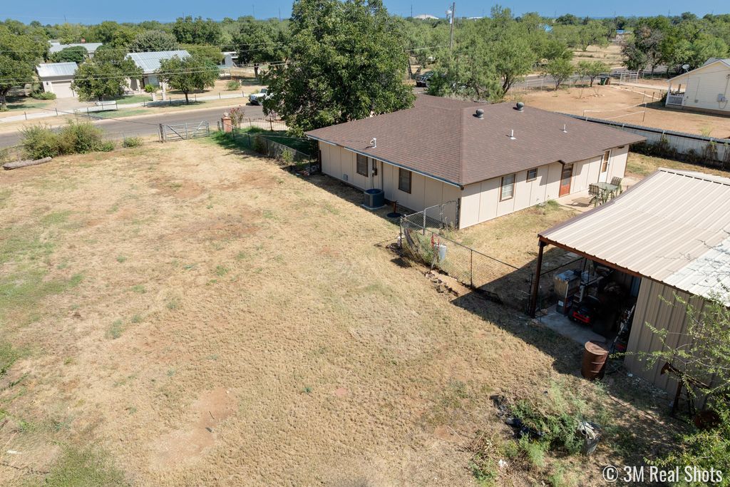 Image 33 of property listing at 349 W 34th Street, San Angelo, TX 76903