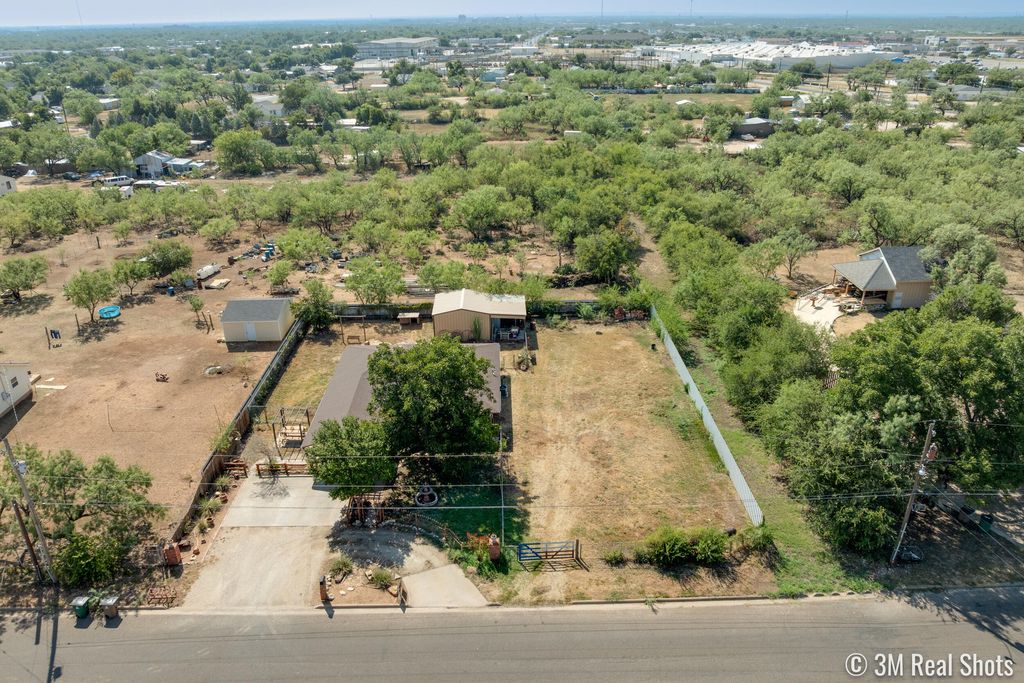Image 38 of property listing at 349 W 34th Street, San Angelo, TX 76903
