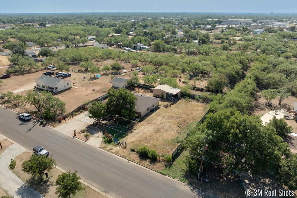 Image 45 of property listing at 349 W 34th Street, San Angelo, TX 76903