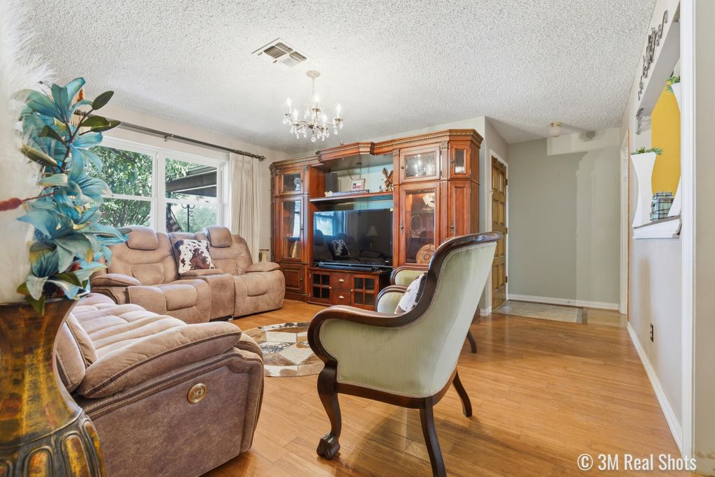 Image 6 of property listing at 349 W 34th Street, San Angelo, TX 76903