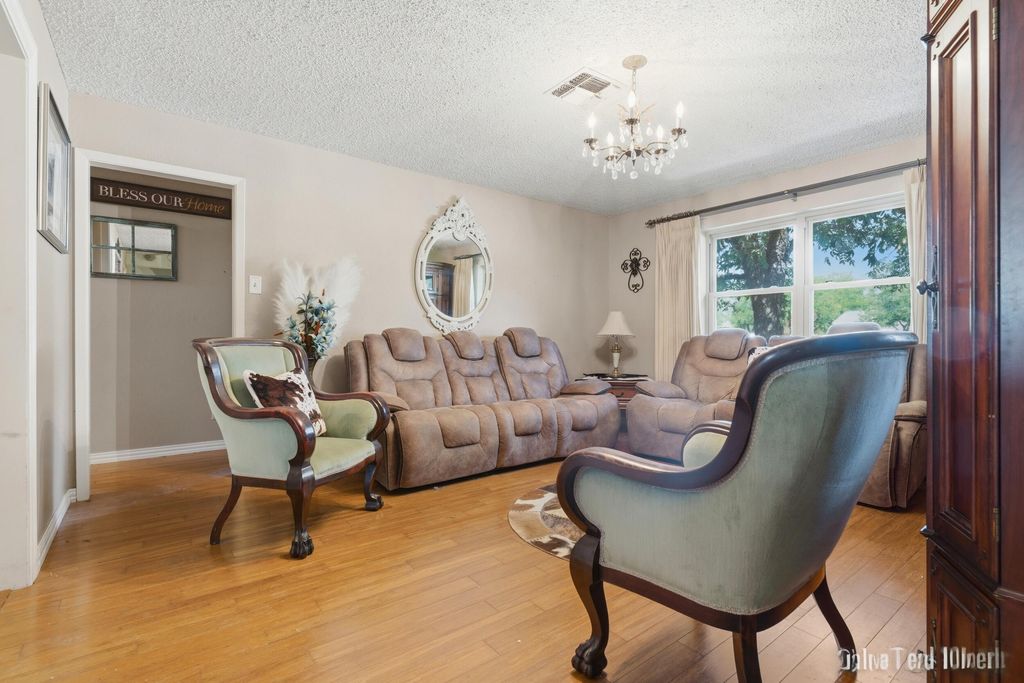 Image 7 of property listing at 349 W 34th Street, San Angelo, TX 76903