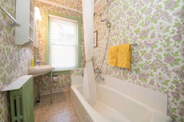 8411 SHAWNEE ST, Philadelphia, PA 19118