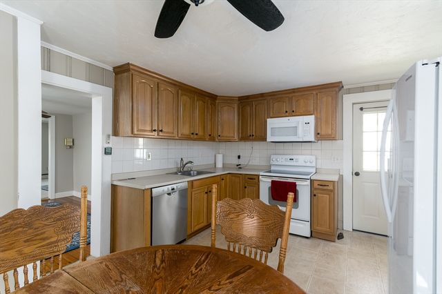 25 Prospect St, Ware, MA 01082