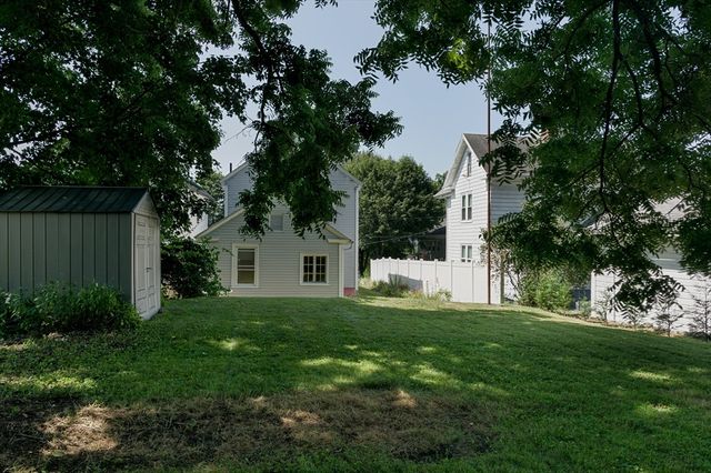 25 Prospect St, Ware, MA 01082