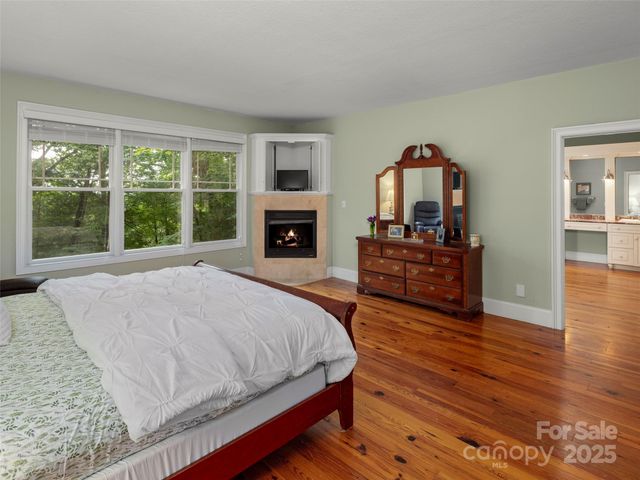 303 S Braeside Court, Asheville, NC 28803
