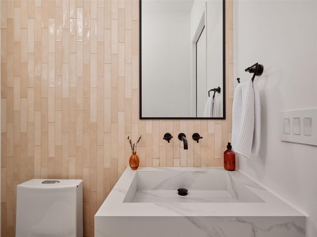 1300 Piedmont Ave, Austin, TX 78757