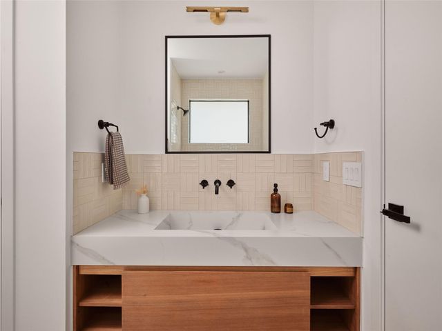 1300 Piedmont Ave, Austin, TX 78757