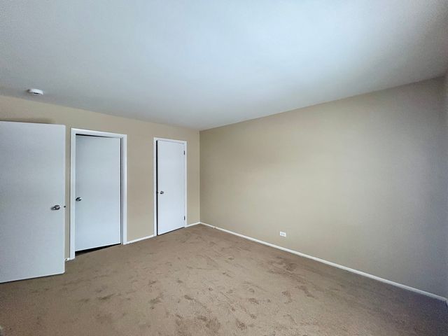 28 Regent Circle B2, Schaumburg, IL 60193