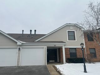 28 Regent Circle B2, Schaumburg, IL 60193