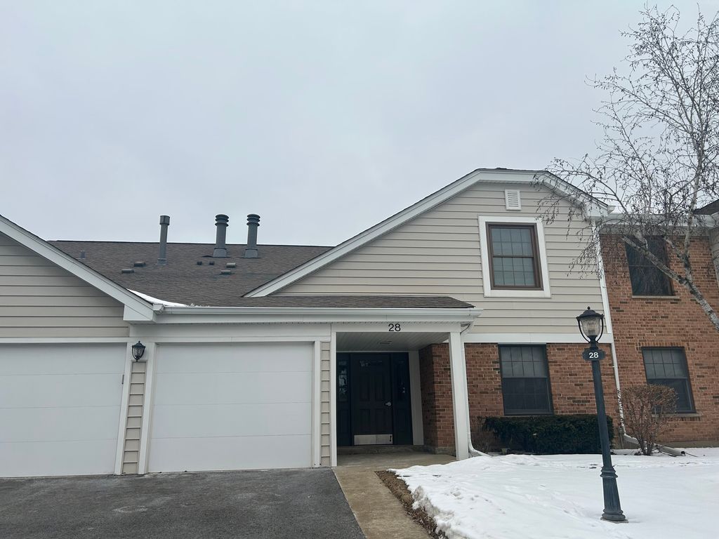 28 Regent Circle B2, Schaumburg, IL 60193