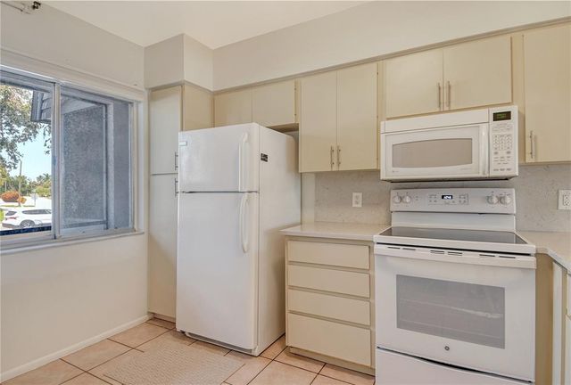 2124 TAMIAMI TRAIL N 103, Sarasota, FL 34234