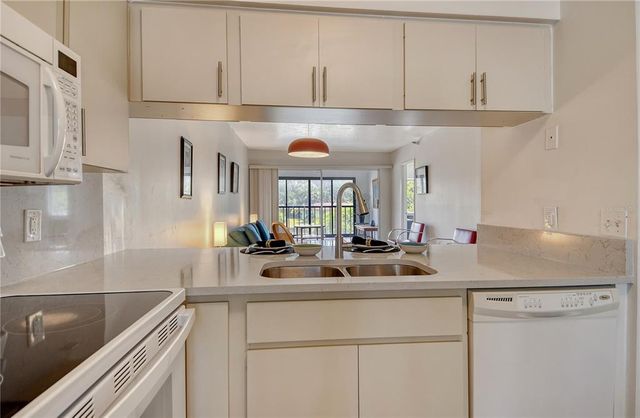 2124 TAMIAMI TRAIL N 103, Sarasota, FL 34234