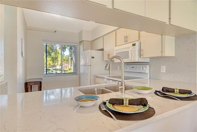 2124 TAMIAMI TRAIL N 103, Sarasota, FL 34234